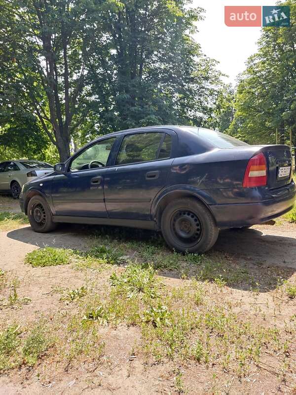 Седан Opel Astra 2006 в Кривом Роге
