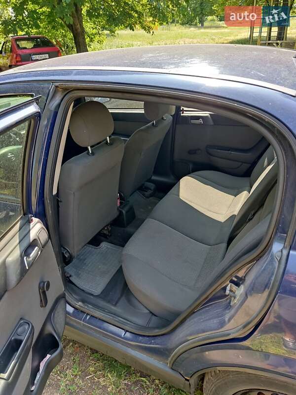 Седан Opel Astra 2006 в Кривом Роге