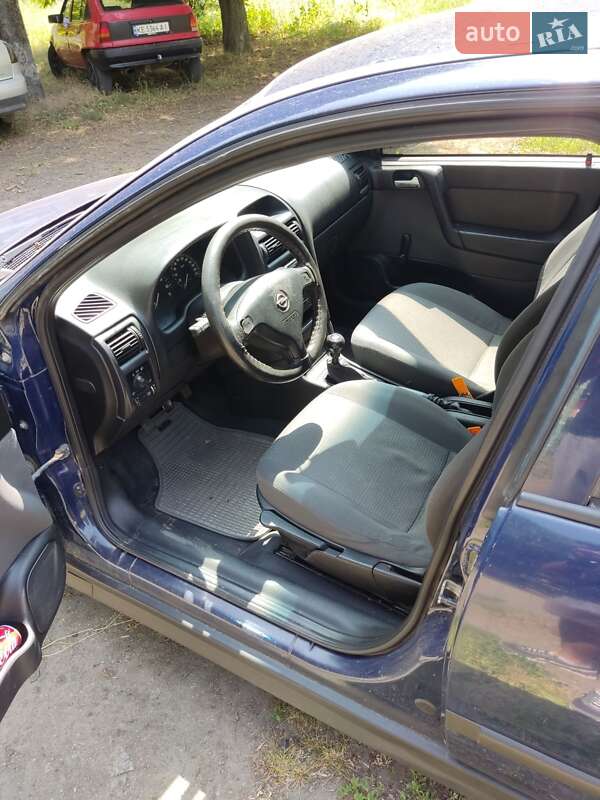 Седан Opel Astra 2006 в Кривом Роге