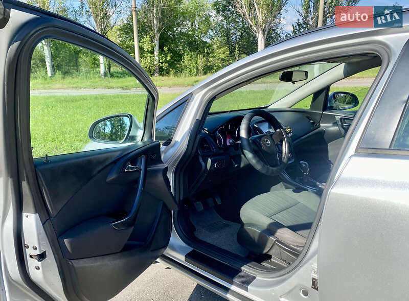 Універсал Opel Astra 2011 в Кривому Розі