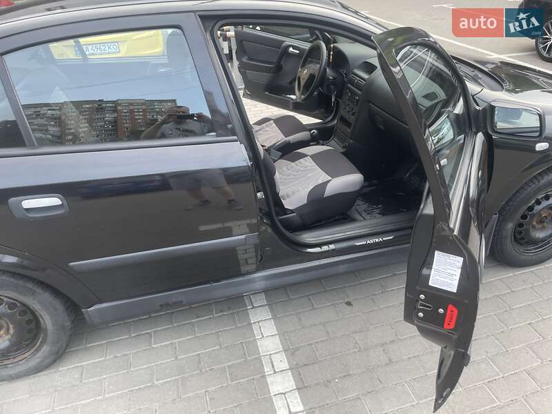 Седан Opel Astra 2008 в Великому Березному