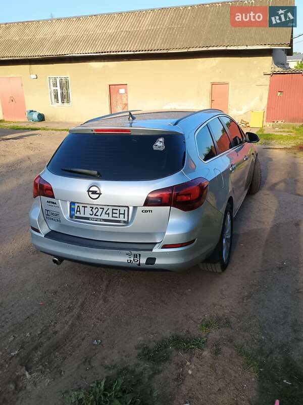 Універсал Opel Astra 2011 в Бурштині