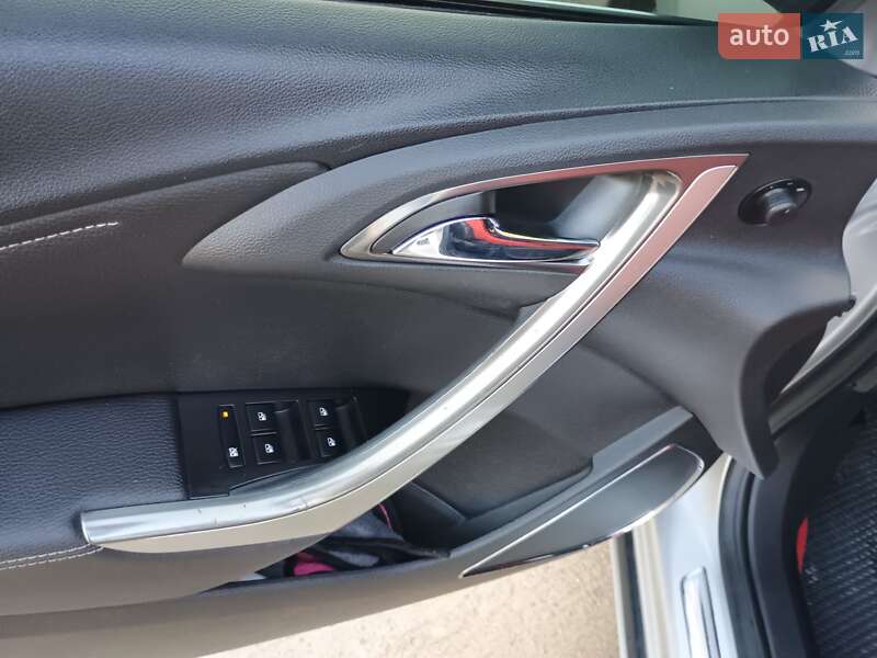 Універсал Opel Astra 2011 в Бурштині