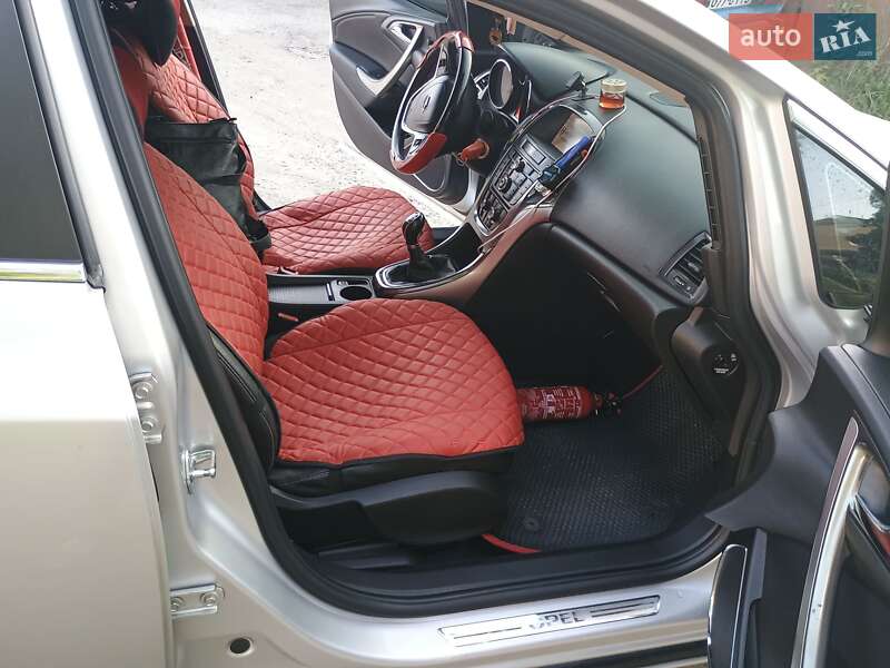 Універсал Opel Astra 2011 в Бурштині