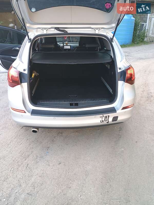 Універсал Opel Astra 2011 в Бурштині