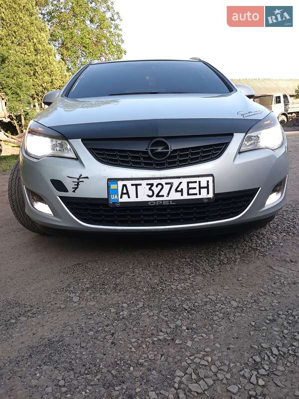 Універсал Opel Astra 2011 в Бурштині