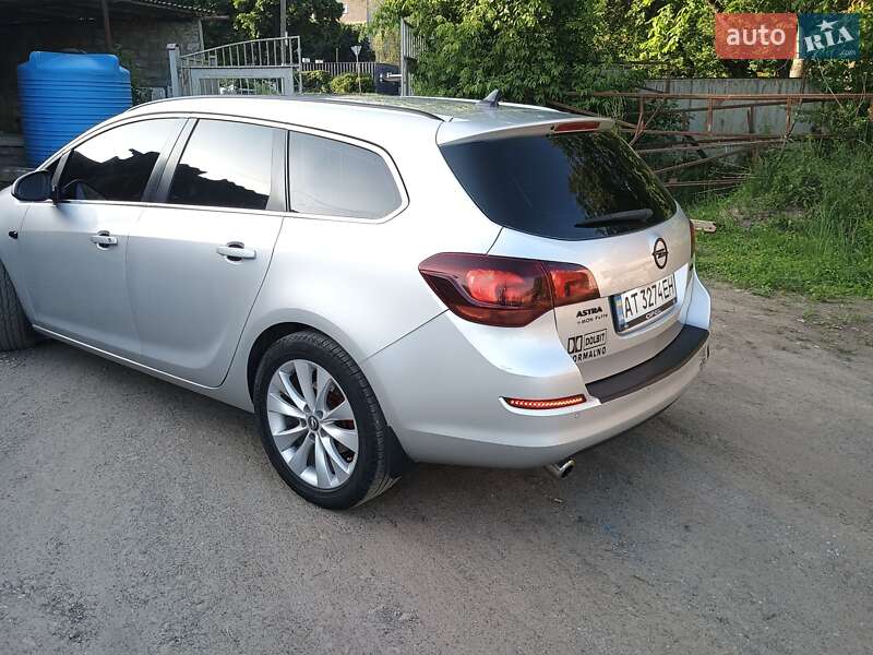 Універсал Opel Astra 2011 в Бурштині