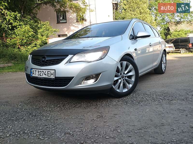 Універсал Opel Astra 2011 в Бурштині