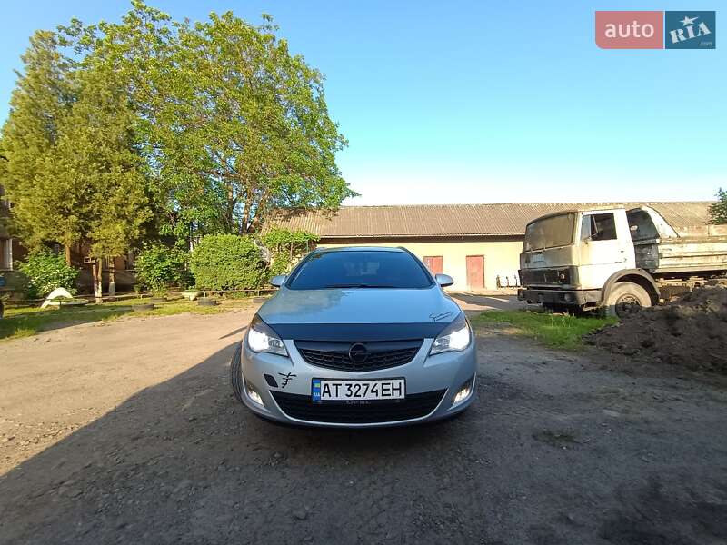 Універсал Opel Astra 2011 в Бурштині