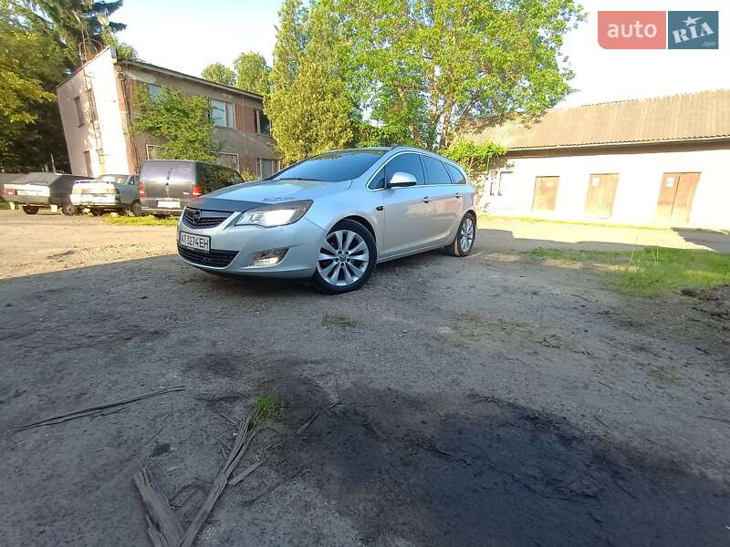 Універсал Opel Astra 2011 в Бурштині