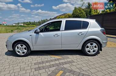 Хетчбек Opel Astra 2014 в 