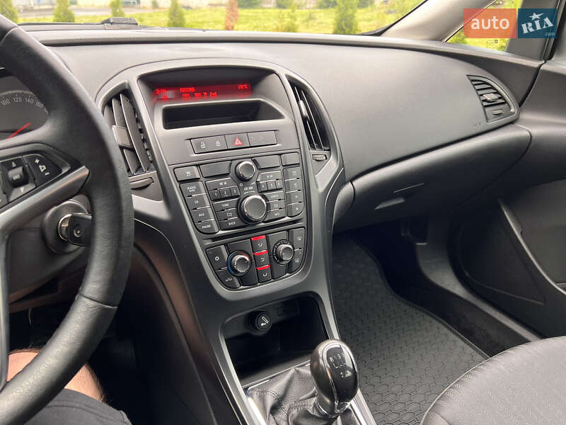 Хэтчбек Opel Astra 2011 в Малине