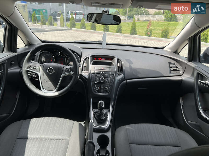 Хэтчбек Opel Astra 2011 в Малине