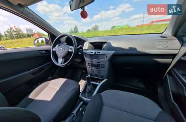 Хетчбек Opel Astra 2014 в 