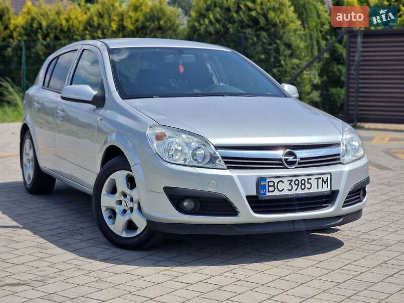 Хетчбек Opel Astra 2014 в 