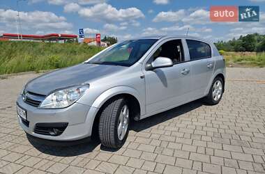 Хетчбек Opel Astra 2014 в 