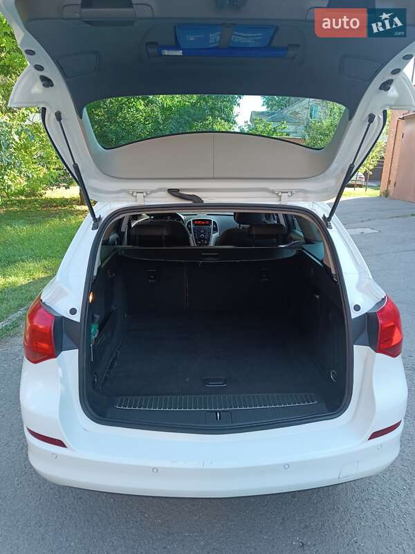 Універсал Opel Astra 2011 в Полтаві