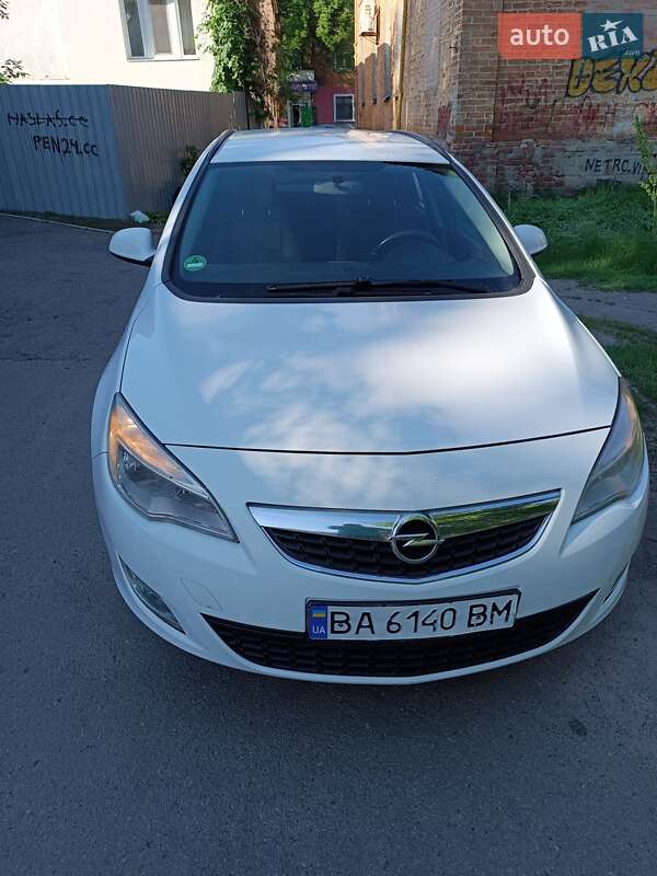Opel Astra 2011 Opel Astra 2011