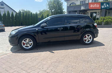Хэтчбек Opel Astra 2006 в Черновцах