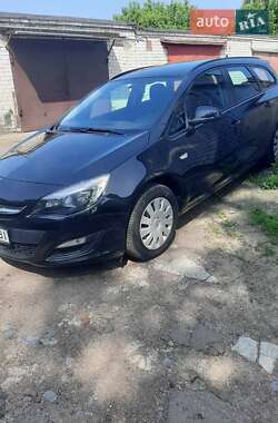 Универсал Opel Astra 2014 в Чернигове