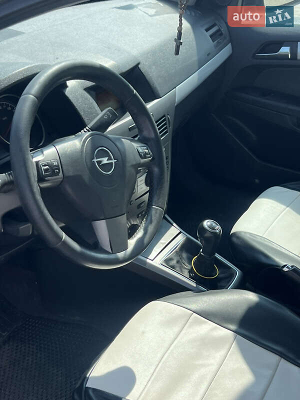 Хэтчбек Opel Astra 2006 в Ивано-Франковске