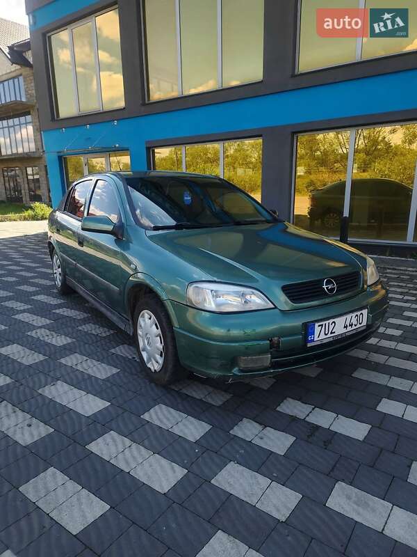 Седан Opel Astra 2000 в Тересві