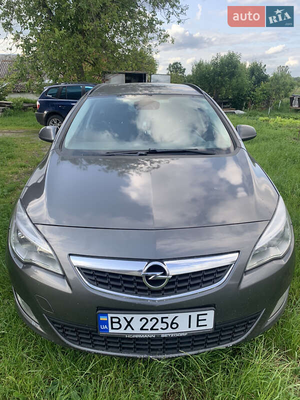 Opel Astra 2011