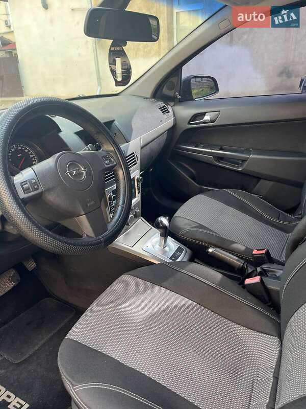 Хэтчбек Opel Astra 2005 в Могилев-Подольске