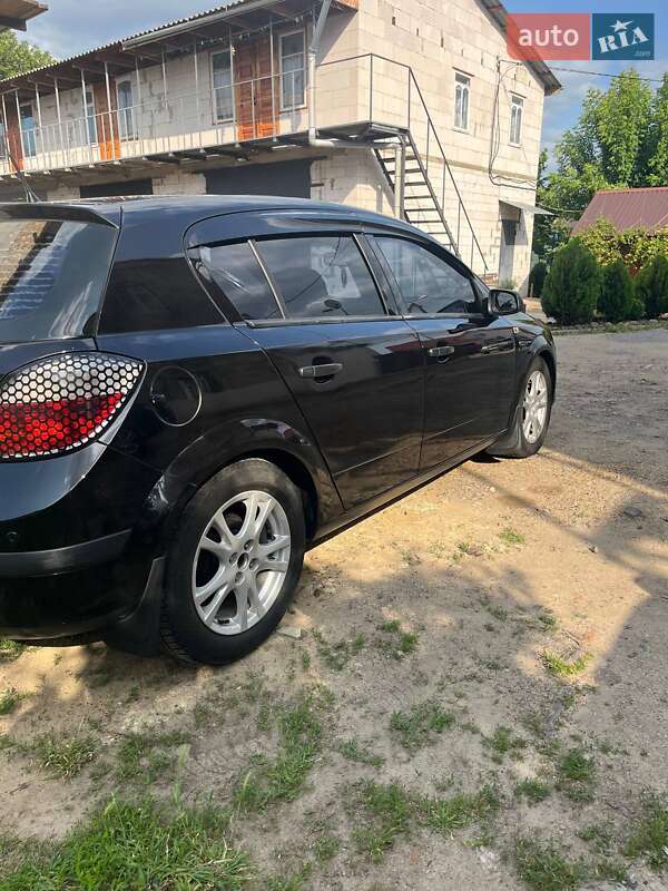Хэтчбек Opel Astra 2005 в Могилев-Подольске