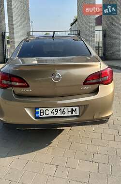 Седан Opel Astra 2012 в 