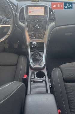 Седан Opel Astra 2012 в 