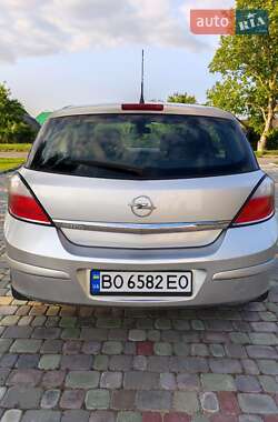 Хэтчбек Opel Astra 2004 в 
