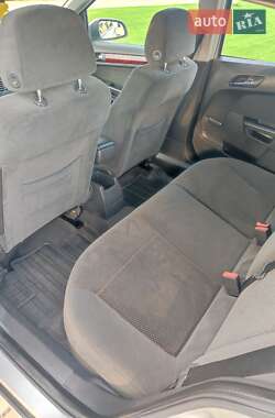 Хэтчбек Opel Astra 2004 в 