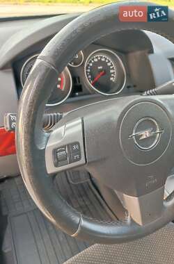 Хэтчбек Opel Astra 2004 в 