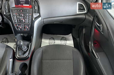 Универсал Opel Astra 2015 в 