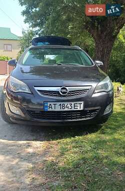 Універсал Opel Astra 2011 в Івано-Франківську
