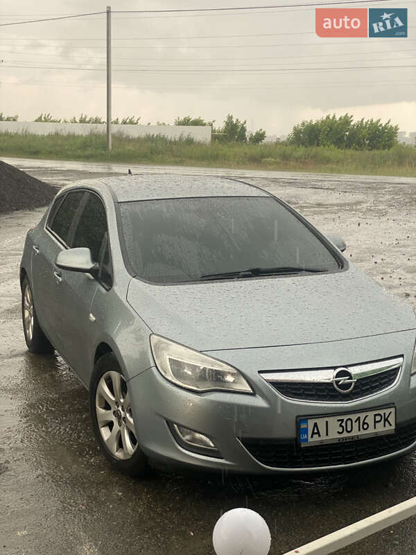 Opel Astra 2011
