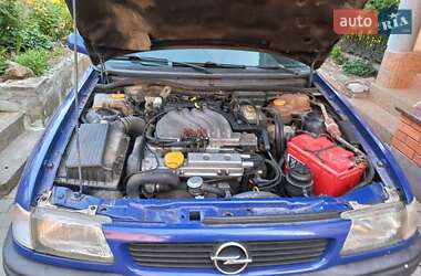 Универсал Opel Astra 1996 в 