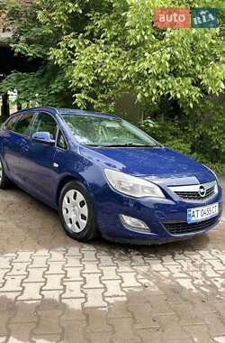 Універсал Opel Astra 2011 в Коломиї
