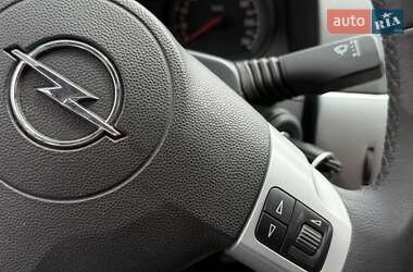 Хэтчбек Opel Astra 2009 в 