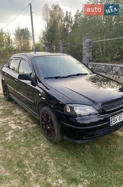 Седан Opel Astra 2007 в Рокитном
