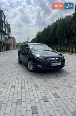 Универсал Opel Astra 2011 в Ровно