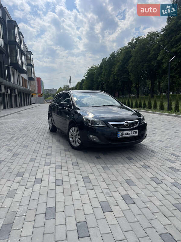 Универсал Opel Astra 2011 в 