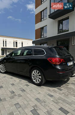 Универсал Opel Astra 2011 в 