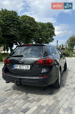 Универсал Opel Astra 2011 в 