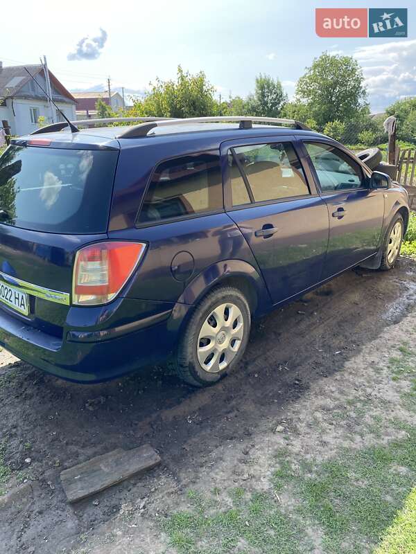 Универсал Opel Astra 2010 в Хмельницком