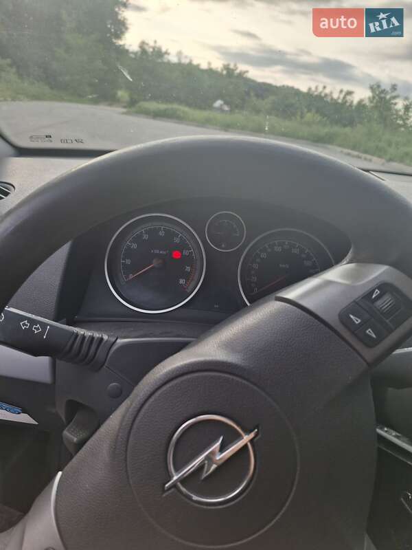 Хэтчбек Opel Astra 2004 в Дунаевцах фото 6 Хэтчбек Opel Astra 2004 в Дунаевцах