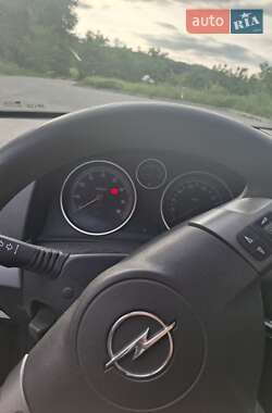 Хэтчбек Opel Astra 2004 в 