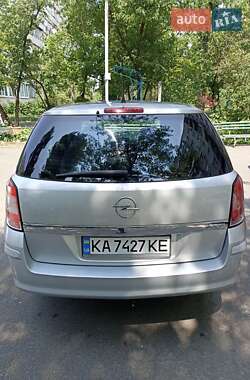Универсал Opel Astra 2010 в 