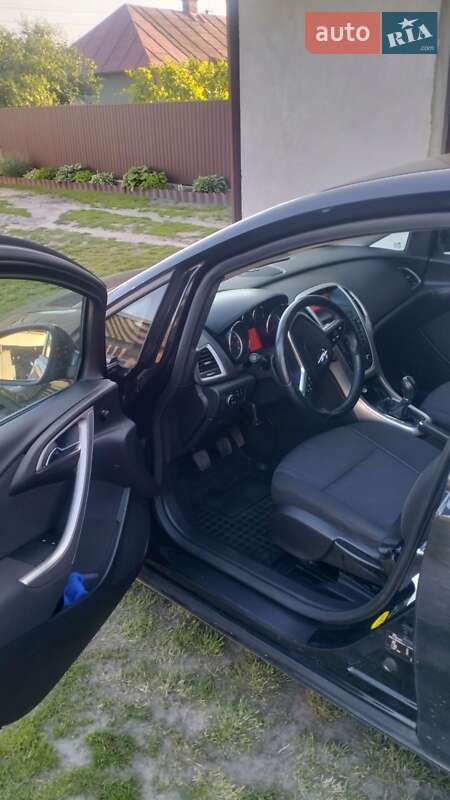 Хэтчбек Opel Astra 2011 в Радехове